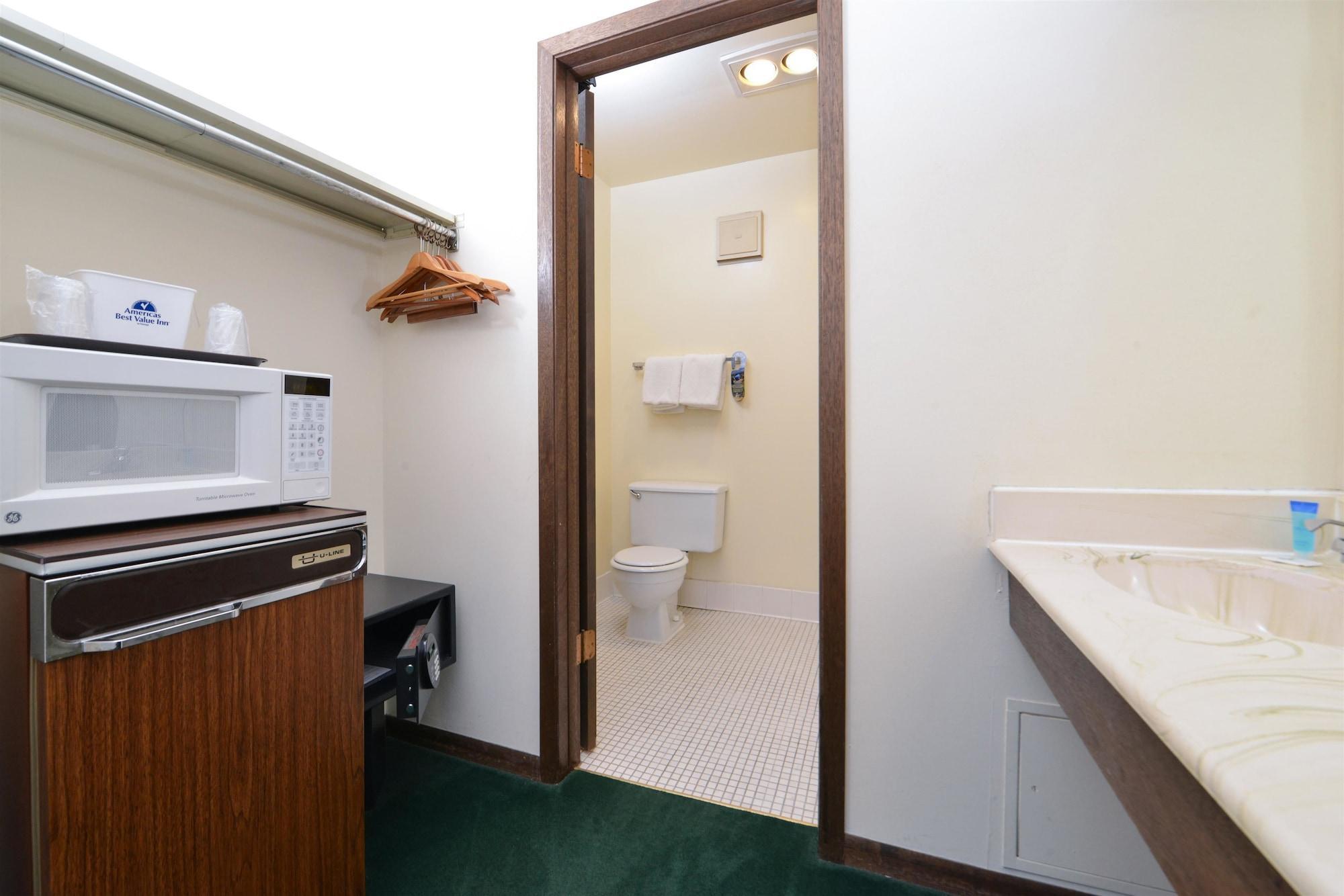 America'S Best Value Inn La Crosse Exterior photo