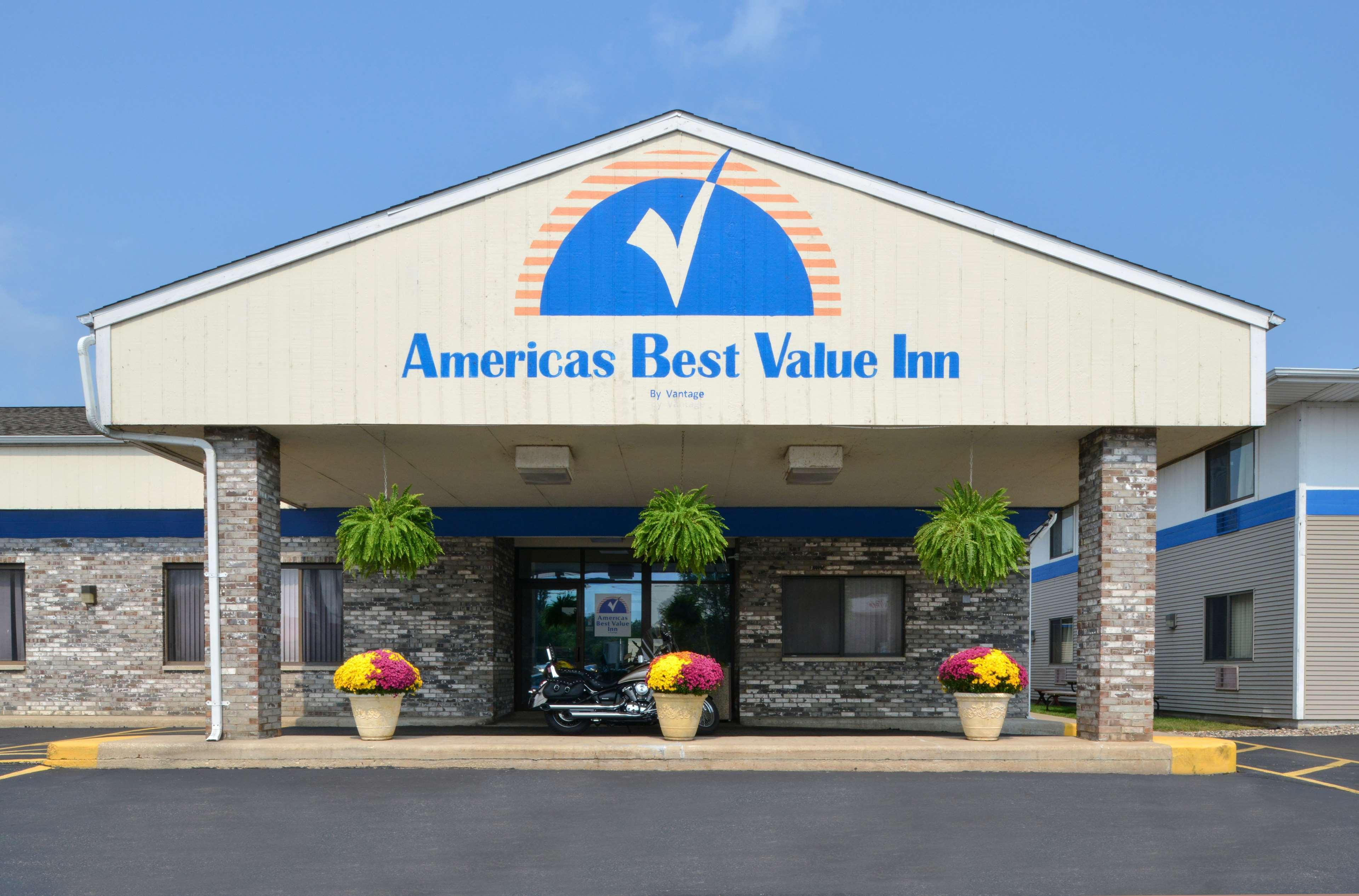 America'S Best Value Inn La Crosse Exterior photo