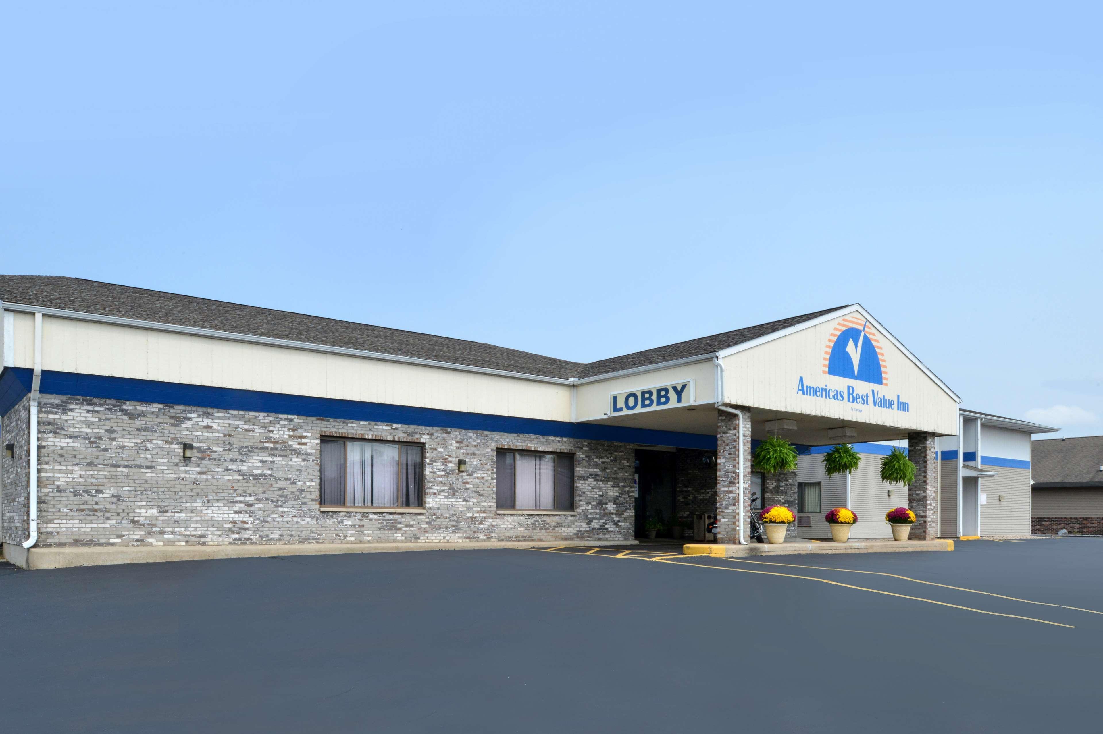 America'S Best Value Inn La Crosse Exterior photo