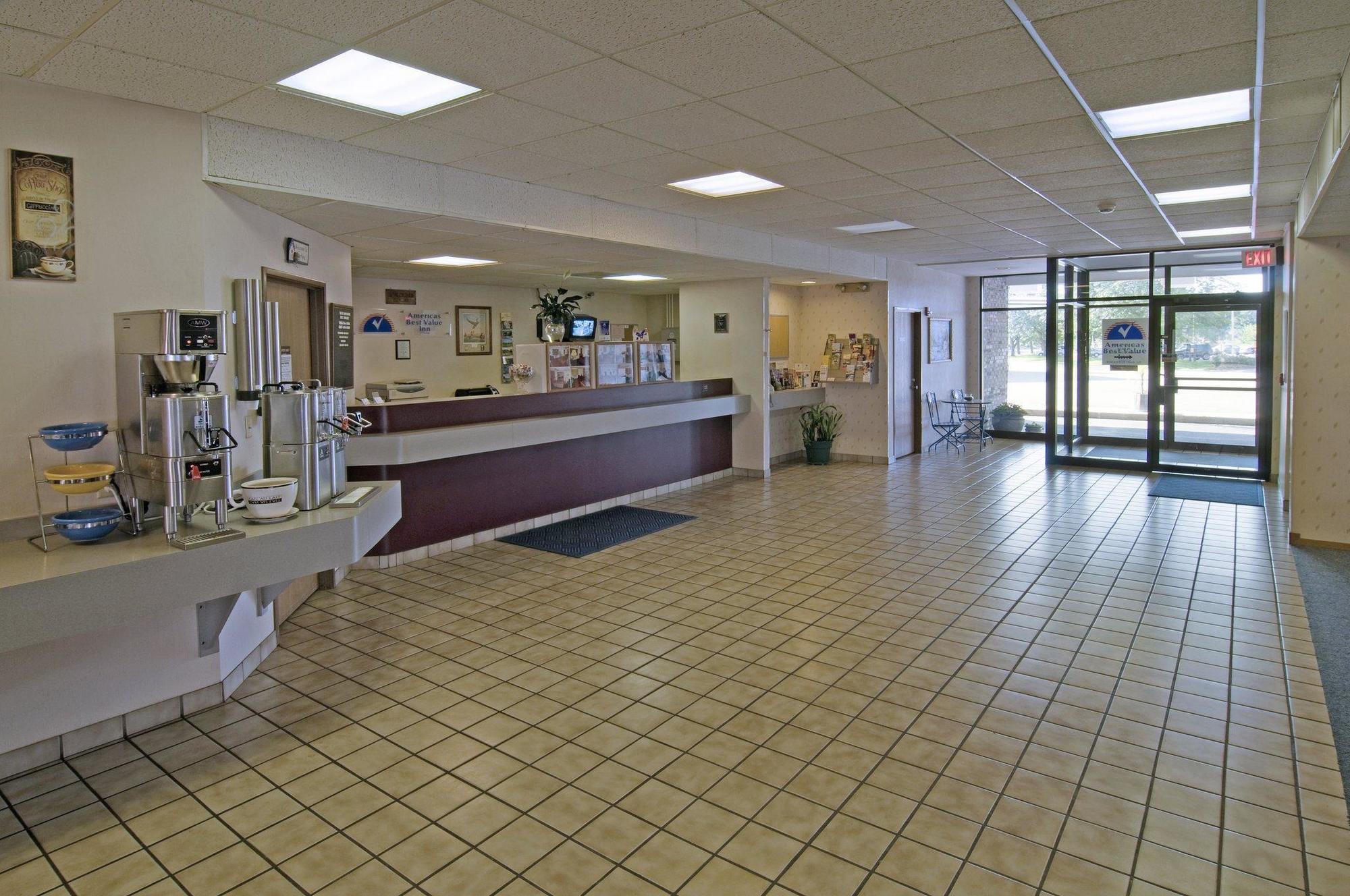 America'S Best Value Inn La Crosse Exterior photo