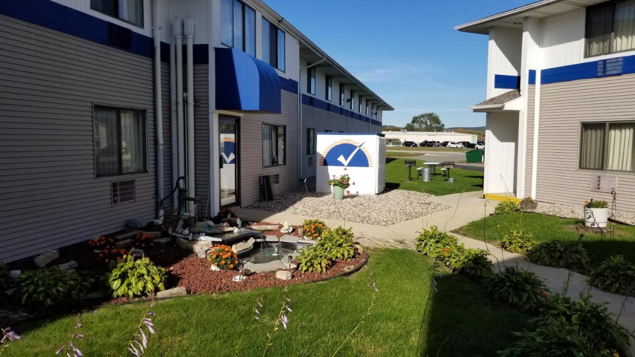 America'S Best Value Inn La Crosse Exterior photo